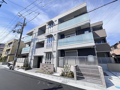 兵庫県尼崎市七松町１丁目 築1年8ヶ月 3階建