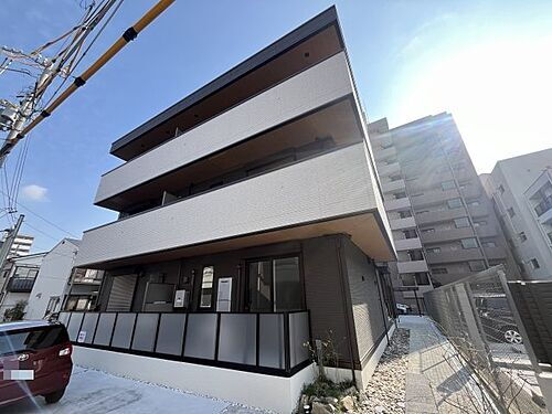 兵庫県神戸市須磨区大田町４丁目  3階建