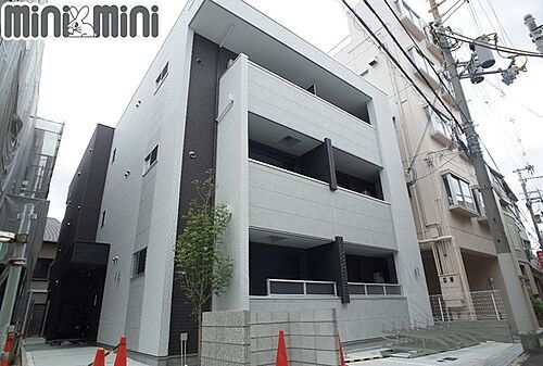 兵庫県西宮市城ケ堀町 築5年9ヶ月 3階建