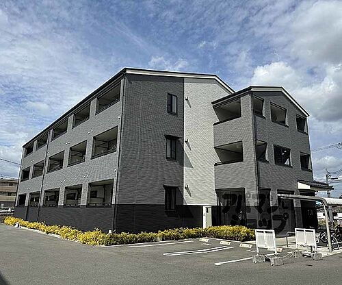 京都府亀岡市大井町並河１丁目 築6年9ヶ月 3階建