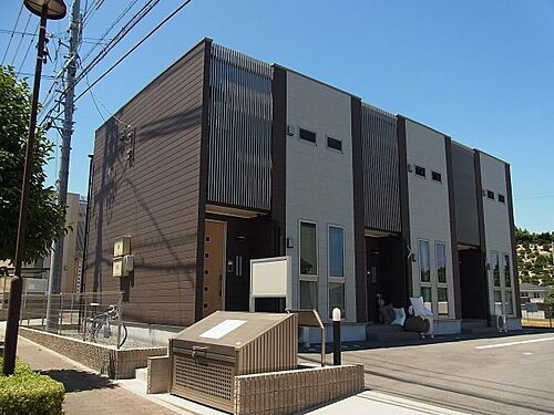 三重県鈴鹿市高岡台２丁目 テラスハウス