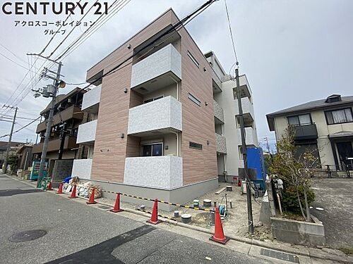 兵庫県西宮市中殿町 3階建 築1年2ヶ月