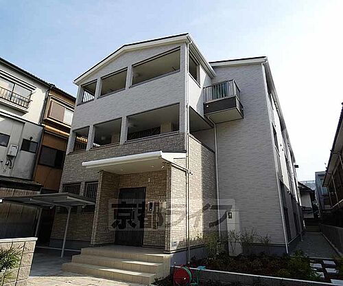 京都府京都市南区唐橋南琵琶町 築5年9ヶ月 3階建