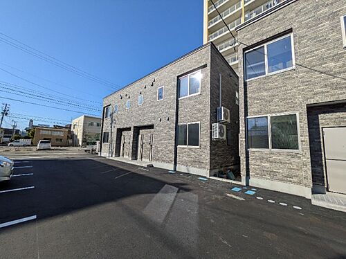 秋田県秋田市南通亀の町 2階建 築1年未満