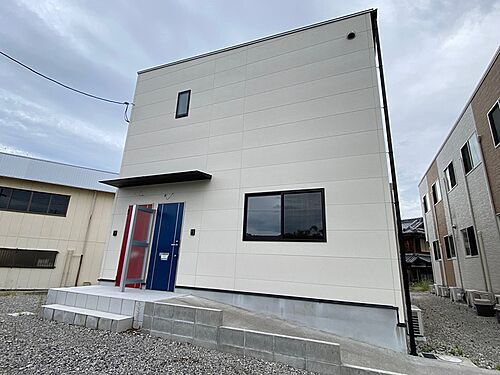 滋賀県湖南市下田 2階建 築2年7ヶ月
