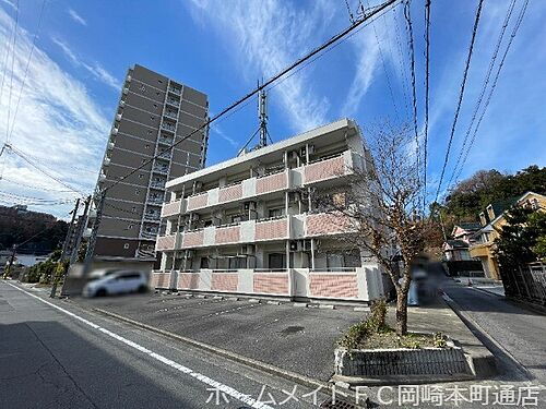 愛知県岡崎市明大寺町字荒井 3階建