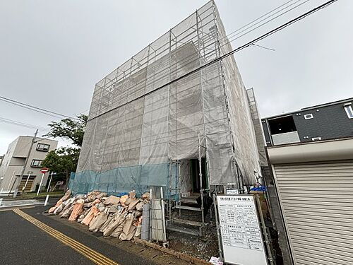 千葉県千葉市花見川区花園３丁目 3階建