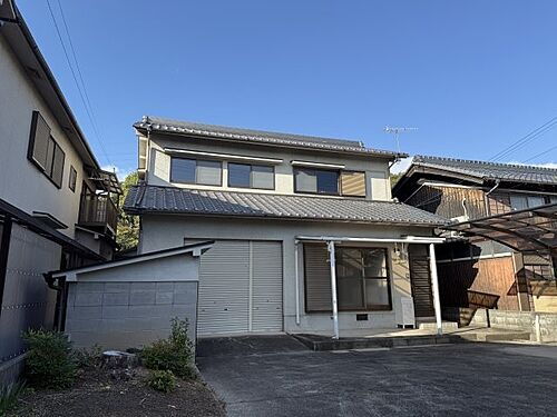 兵庫県加古川市平荘町池尻 地上2階地下1階建 築33年11ヶ月