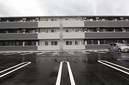 広島県福山市御幸町大字上岩成 3階建 築4年6ヶ月