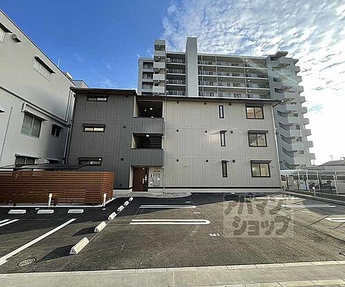 京都府京都市下京区西七条八幡町  3階建