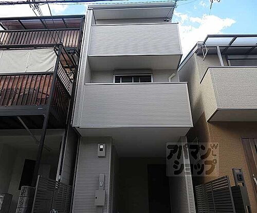 京都府京都市中京区聚楽廻中町 築4年7ヶ月 3階建