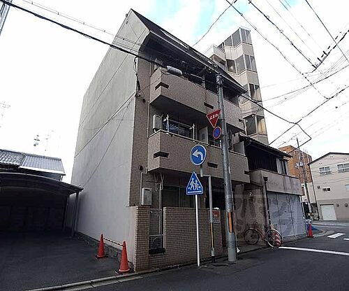 京都府京都市上京区日暮通丸太町下る南伊勢屋町 築42年9ヶ月 4階建