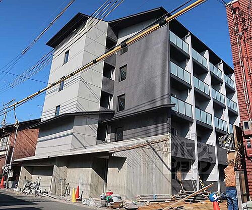 京都府京都市南区西九条比永城町  5階建
