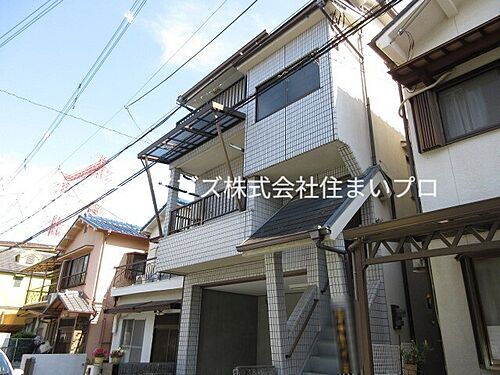 大阪府寝屋川市大成町 築33年11ヶ月 3階建
