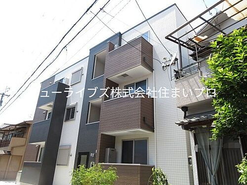 大阪府門真市城垣町  3階建