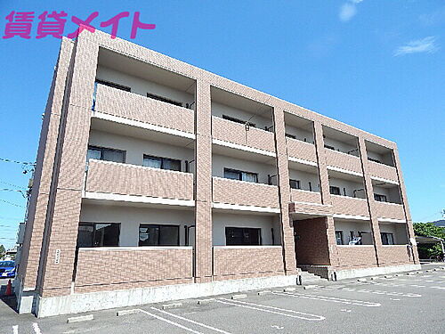 三重県鈴鹿市末広北２丁目 3階建