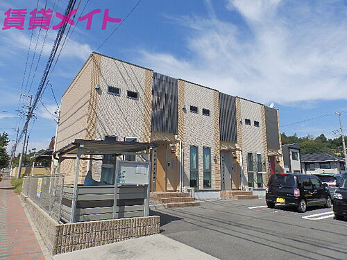 三重県鈴鹿市高岡台２丁目 テラスハウス