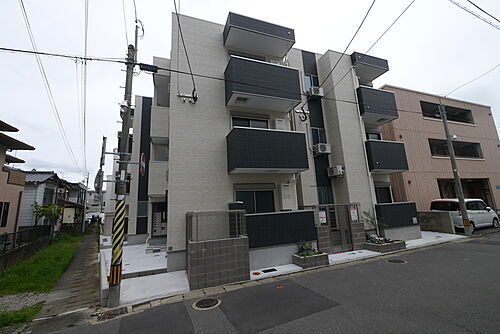 福岡県福岡市東区名島３丁目 3階建 築2年1ヶ月