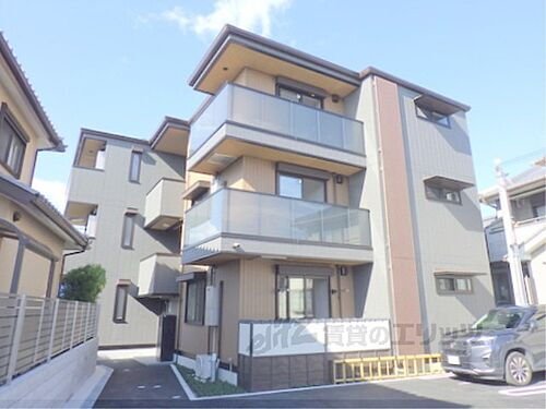 滋賀県守山市吉身二丁目  3階建