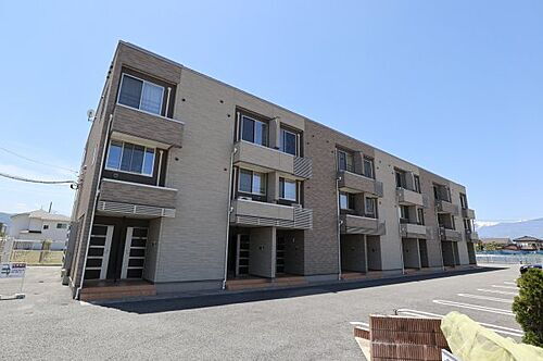 山梨県甲府市増坪町 3階建 築11年3ヶ月