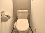 グラード 清潔感のあるトイレは温水洗浄便座が付いてます。