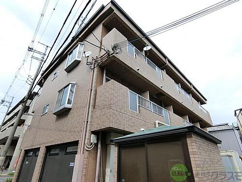 大阪府茨木市小柳町 3階建