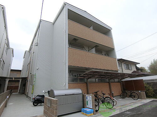 大阪府摂津市一津屋２丁目 3階建