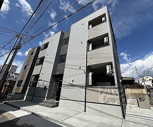 京都府京都市右京区太秦安井辻ノ内町 築1年未満 3階建