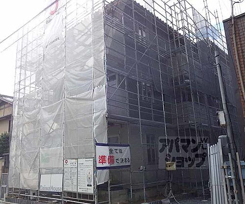 京都府京都市東山区本町１９丁目 築4年11ヶ月 3階建