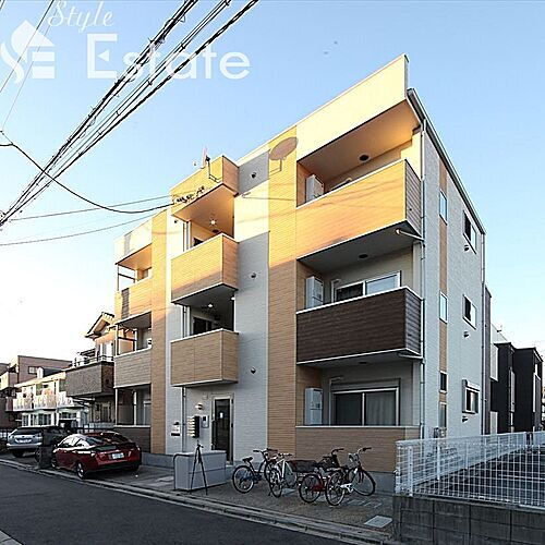 愛知県名古屋市中村区高道町６丁目 築8年11ヶ月 3階建