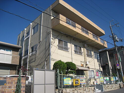大阪府大東市灰塚５丁目 3階建 築45年4ヶ月