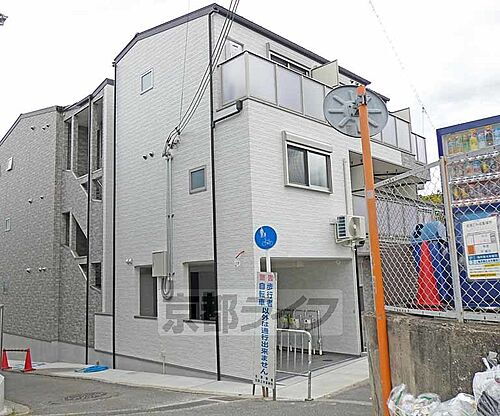 京都府京都市北区等持院南町 3階建 