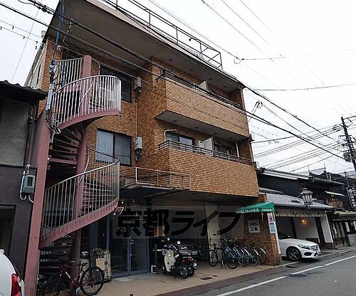 京都府京都市中京区西大黒町 3階建
