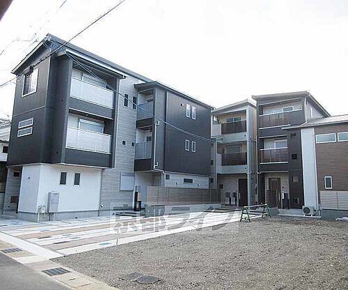 京都府京都市山科区竹鼻西ノ口町 築5年3ヶ月 3階建