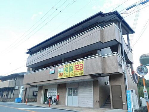 兵庫県川西市鴬の森町 3階建 築32年4ヶ月