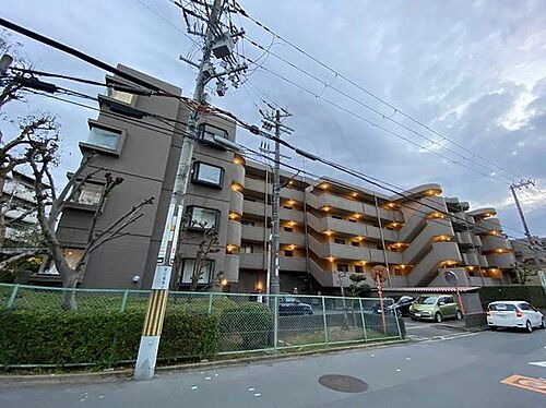 大阪府吹田市千里山高塚 5階建 築38年3ヶ月