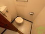 アパートメント松田Ｂ トイレはこちら。シンプルな作りなのでお掃除もしやすそうですね