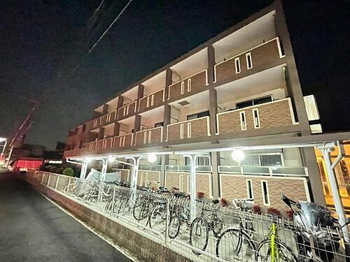 大阪府池田市神田４丁目 3階建