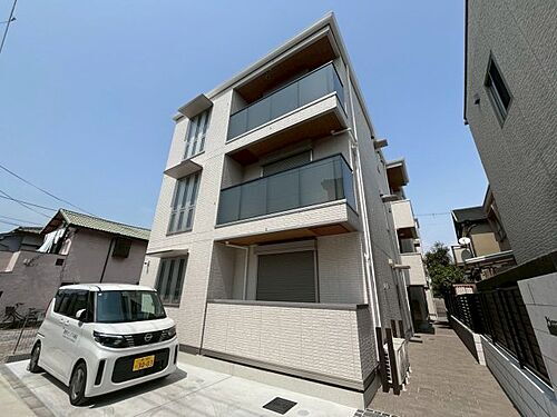 大阪府堺市西区浜寺諏訪森町中２丁 3階建 
