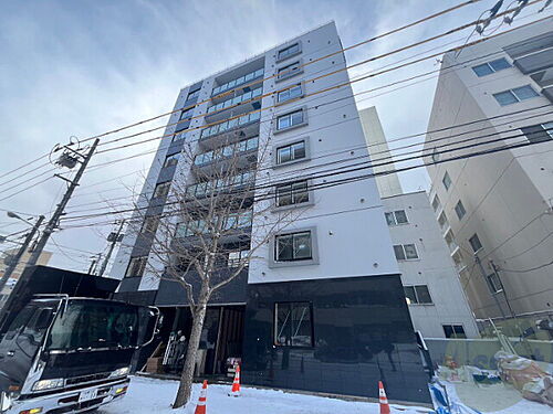北海道札幌市中央区南一条西１８丁目 8階建 