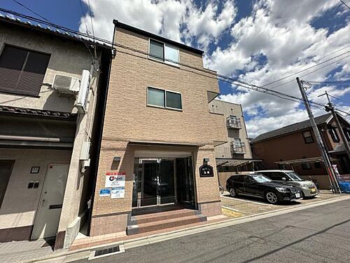 京都府京都市南区東九条東御霊町 3階建