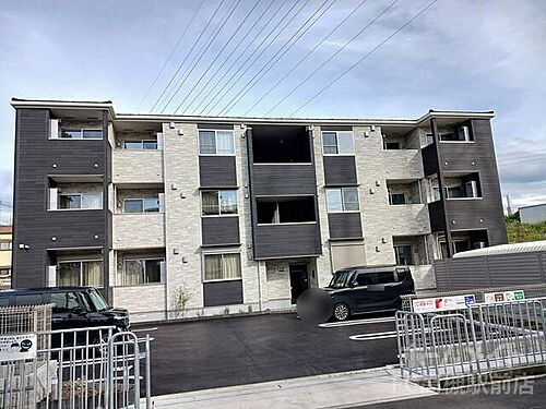 大阪府高槻市大塚町３丁目  3階建