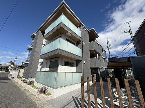 滋賀県草津市東矢倉２丁目  3階建