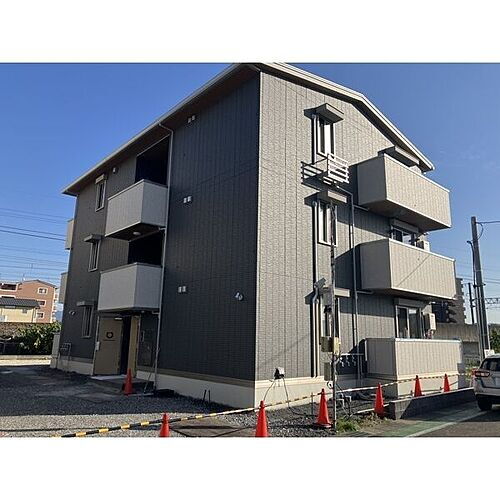 滋賀県草津市西矢倉２丁目  3階建