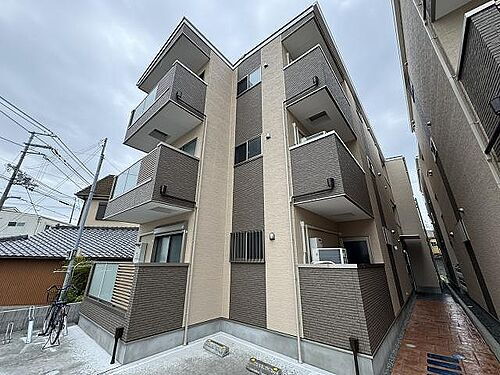 兵庫県加古川市加古川町本町  3階建