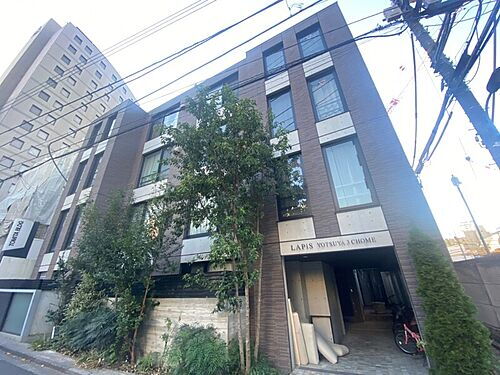 東京都新宿区愛住町 4階建