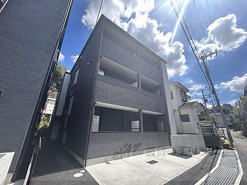 大阪府枚方市枚方元町 築1年3ヶ月 3階建