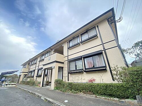 大阪府茨木市南春日丘７丁目 2階建