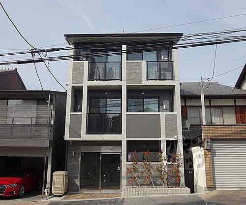 京都府京都市東山区下馬町 築2年10ヶ月 3階建