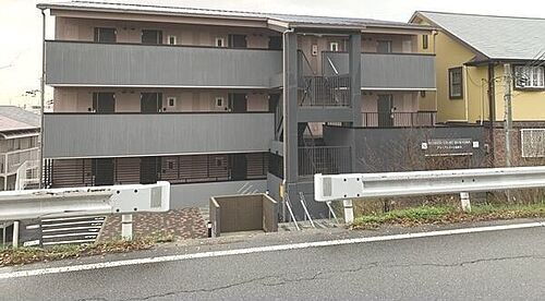 兵庫県尼崎市大庄西町２丁目 3階建